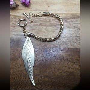 Leaf charm bracelet